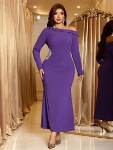 Reflora Gaun Pesta Elegan Ukuran Plus dengan Leher Asimetris dan Dekorasi Rhinestone - Purple - View 6