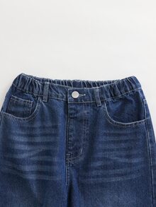 SHEIN Genkimix Kids 男童牛仔長褲 2026 秋冬新品 深藍色 直筒寬鬆版型 輕量柔軟牛仔布 舒適穿著 簡約休閒 四季皆宜 適合日常拍照、購物、外出、派對等多種場景 - 深色水洗藍 - 查看 5