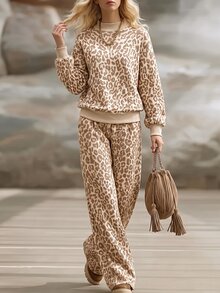 Breezaya Bộ đồ mặc nhà 2 món họa tiết da báo cho nữ, áo sweatshirt cổ cao và quần ống loe, bộ đồ thể thao thường ngày - Nhiều màu - Xem 4