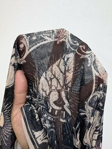 Whyspr 大尺碼女款圓領立領長袖透視網紗印花上衣，優雅復古龐克哥德風，休閒度假酷感，骷髏玫瑰對比色網印上衣 - 彩色 - 查看 6