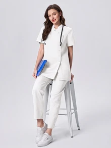 Scrubzie 抗皺立領短袖多鈕扣女款刷手服上衣與長褲兩件套 - 白色 - 查看 3