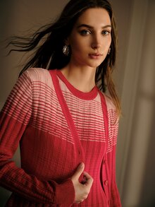 MOTF PREMIUM CONTRAST COLOR SINGLE-BREASTED V-NECK CARDIGAN - Red - View 2