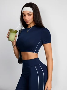 Easithlete Bộ đồ thể thao nữ gồm áo thun croptop cổ tròn tay ngắn và quần dài - Màu xanh hải quân - Xem 5