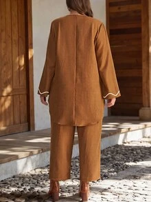 EMERY ROSE Plus Size Floral Embroidered Lace Notched V-Neck Long Sleeve Blouse And Cropped Pants Set Fall Winter 2026 - Coffee Brown - View 3
