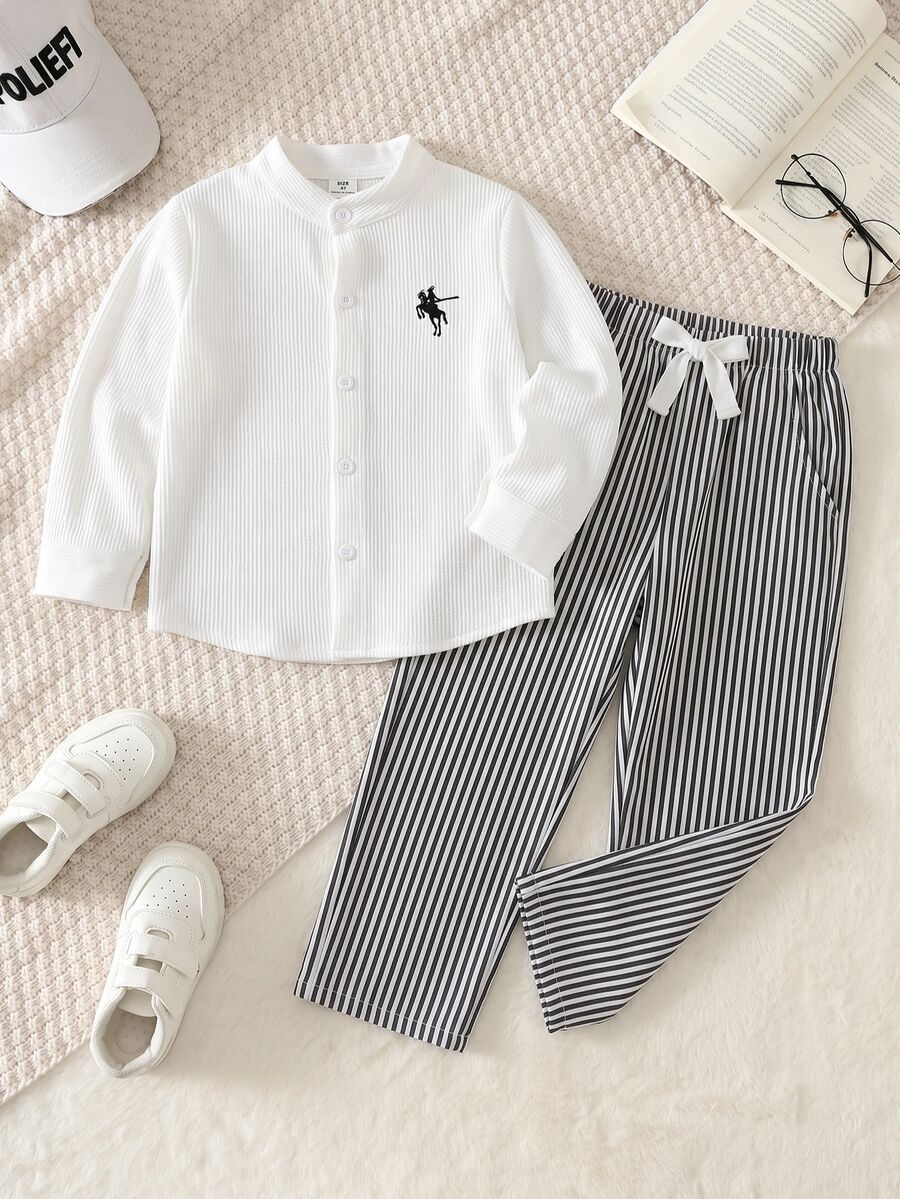 SHEIN 兒童小男孩學院風刺繡Logo立領長袖襯衫/長褲套裝 - 彩色 - 查看 1