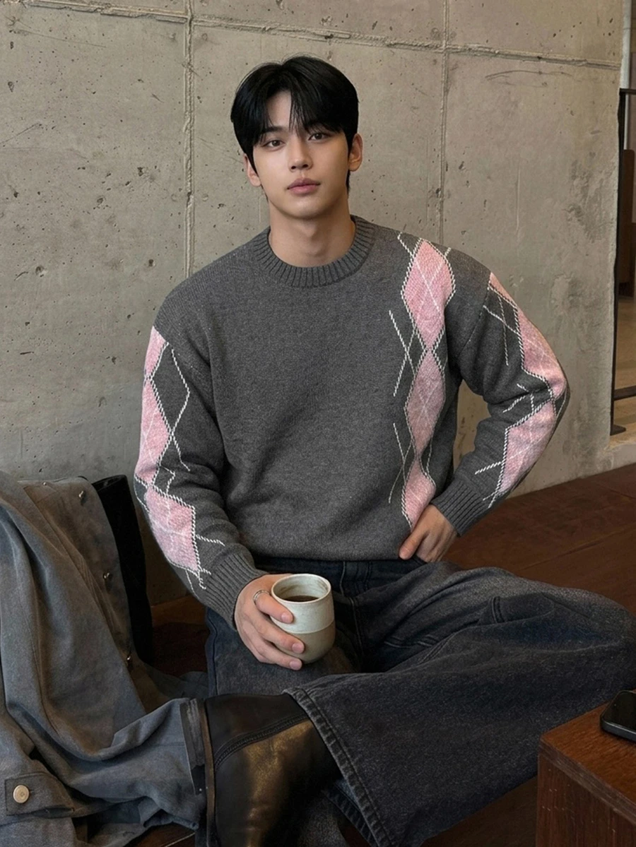 DAZY Autumn/Winter Gray Body With Red Diamond Argyle Contrast Crew Neck Men's Sweater - Grey - View 1