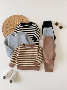 SHEIN Vintaside Kids 2件組幼兒男童運動衫運動長褲套裝，可愛灰色棕色條紋熊貼布，長袖圓領，常規款，適合戶外秋季聖誕萬聖節，羅紋設計 - 彩色 - 查看 3