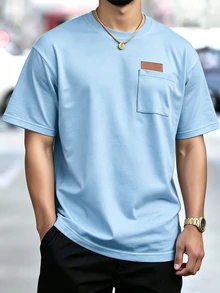 Manfinity Homme 男士左胸貼袋皮革標籤圓領短袖T恤 - 淺藍色 - 查看 1
