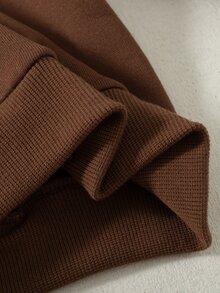 SHEIN طقم ملابس للأولاد الرضع من 0-3 سنوات بأسلوب فرنسي جديد، قطعتان بلون بني، سويتشيرت برقبة دائرية مع نمط دب وبنطال مخطط، مناسب للخروجات والمدرسة والمناسبات الأخرى - بني - مشاهدة 8