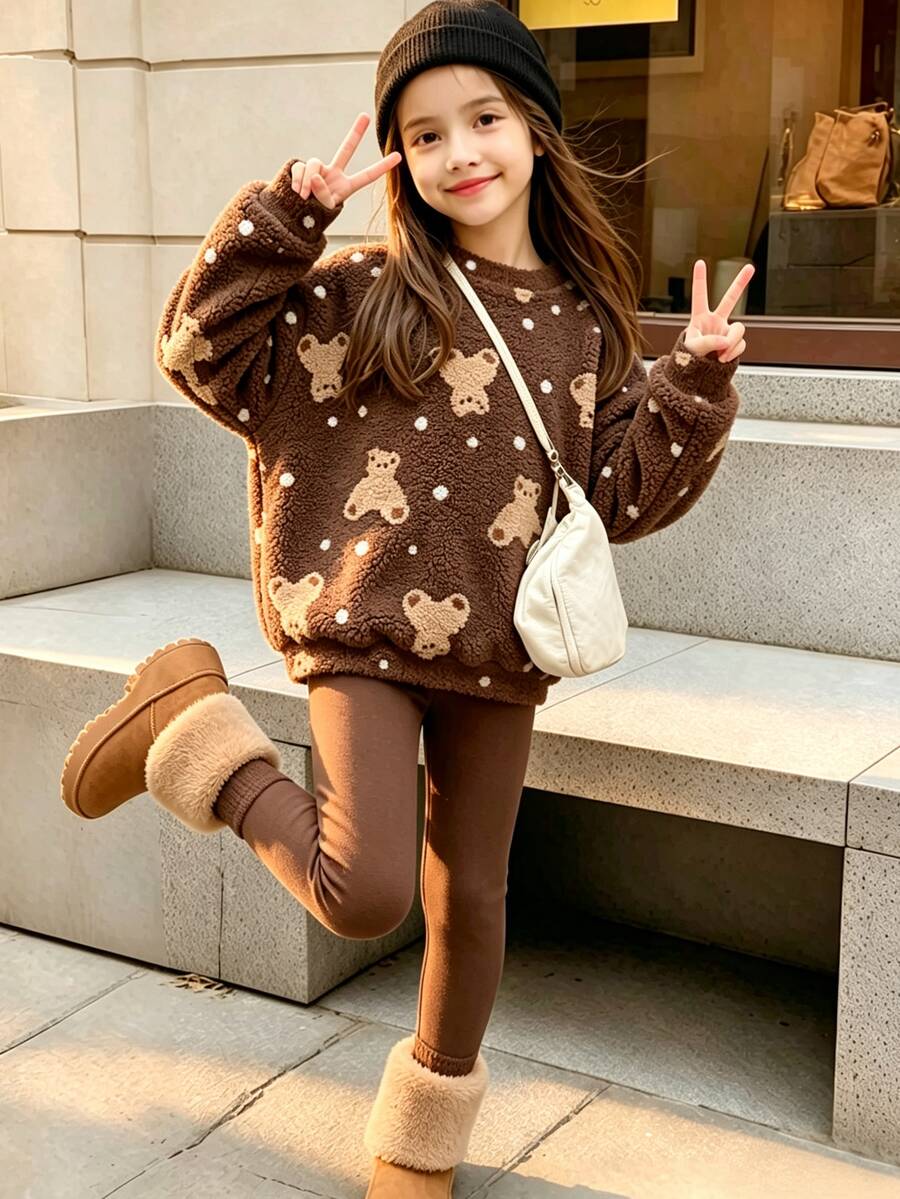 女童2件套,可愛滿版印花熊與波點圖案珊瑚絨上衣 + 高彈性針織長褲,圓領毛絨上衣寬鬆版型,高彈性針織長褲,適合秋冬外出穿搭 - 棕色 - 查看 1