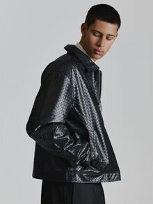 Musero Chaqueta Trucker Oversize con Hombros Caídos en P.U con Apertura de Cremallera Esenciales de Otoño e Invierno - Negro - Ver 4