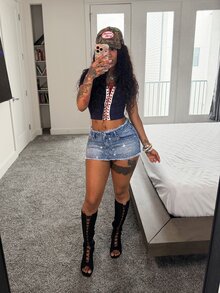 Slaydiva تنورة جينز قصيرة مرصعة بالراين ستون مثيرة للمقاسات الكبيرة - الأزرق - مشاهدة 5