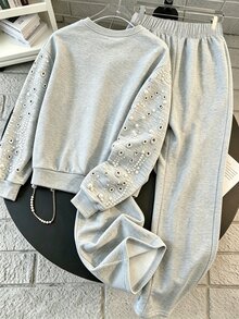 SHEIN Genkimix Kids 女童大童米色V領長袖23字母數字印花T恤與紅色寬腿褲2件套，春秋兒童運動舒適休閒日常穿著 - 灰色 - 查看 2