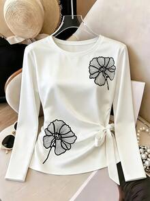 Franclia 女款黑白刺繡花卉T恤，優雅休閒上衣，茶會花卉拼接設計，蝴蝶結圓領，適合通勤、度假約會穿著 - 白色 - 查看 1