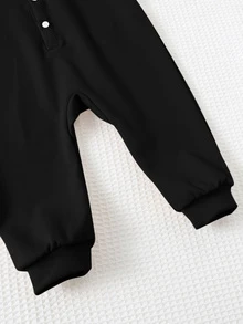SHEIN 新生兒男嬰/女嬰秋冬款可愛卡通圖案 Polo 領長袖連身衣 - 黑色 - 查看 4