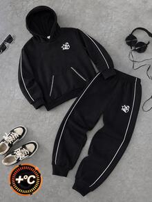 SHEIN 2件組青少年男孩連帽衛衣與運動長褲套裝，初秋新品返校必備，白色對比色極簡黑色高街風連帽衛衣搭配收口運動長褲，秋季兒童長袖套頭上衣與慢跑褲運動兩件套，經典星星與字母圖案點綴，青少年男孩日常街頭穿搭，中大童初秋校園街頭風外出套裝 - 黑色 - 查看 3