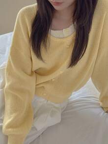 DAZY 女款拼接 2 合 1 寬鬆圓領長袖鈕扣裝飾休閒度假針織套頭毛衣，秋冬款 - 黃色 - 查看 1