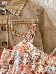SHEIN Vintaside Kids 女嬰花卉印花細肩帶洋裝搭配鈕扣長袖牛仔外套套裝 - 卡其色 - 查看 5