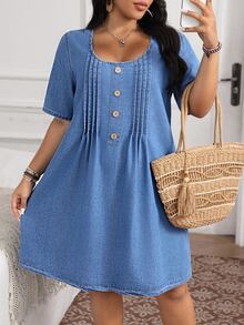 SHEIN CURVE+ Gaun Denim Kasual Wanita Ukuran Besar dengan Leher Bulat, Lengan Pendek, dan Kancing Setengah Plaket - Biru - View 8