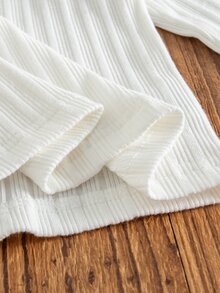 SHEIN Playful Pals 女嬰燈芯絨吊帶褲套裝，秋冬加厚保暖愛心刺繡吊帶褲 + 保暖刷毛針織內搭，2件套，新款可愛女嬰服飾 - 彩色 - 查看 9