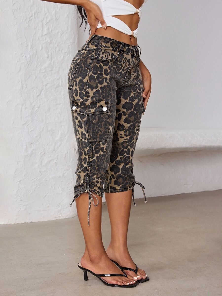 SHEIN CURVE+ بنطلون جينز قصير للنساء مقاس كبير بطبعة نمر كاجوال متعدد الاستخدامات للارتداء اليومي - متعدد الألوان - مشاهدة 1