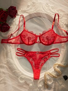 Crystal Vow Romantic Embroidered Hollow Metal Decorative Buckle Underwire Bra 2pcs/Set - Red - View 1