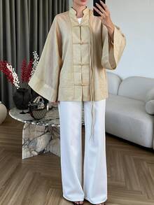 Lacomfia 女款優雅時尚新中式V領結扣裝飾直擺長袖大尺碼襯衫 - 杏色 - 查看 4