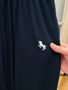 GlowEve 女款時尚休閒運動風純色刺繡連帽拉鍊長袖寬鬆衛衣高腰運動褲套裝 健身海軍藍與白色 - 藍色 - 查看 3
