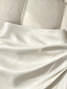SHEIN Franclia 時尚新款亮面不對稱高腰修身緊身抓皺裙，女款，春夏秋冬，Y2K，休閒，度假，外出，返校，海灘，商務，百搭，性感，黑色裙 - 白色 - 查看 5