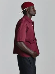 Short Sleeve Boxy Shirt Front Pocket Detail "Musero"Chest Embroidery Autum Winter Essentials - Burgundy - View 4