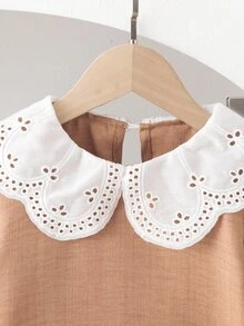 SHEIN Vintaside Kids 女童 2 件套丹寧效果上衣 + 白色彼得潘領燈籠長袖襯衫搭配同款寬腿褲，簡約溫柔風，適合春夏交替與初夏，適用日常上學、公園散步、週末出遊與短途旅行 - 棕色 - 查看 6