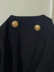 Aloruh 女款秋冬拿破崙風金屬裝飾紋理針織套頭背心，黑色配金色，法式優雅，適合辦公與早午餐 - 黑色 - 查看 9