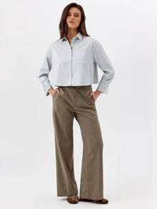 KÆRIA Hus Cropped Boxy Button Down Shirt - Compact Woven - Pale Blue - Elegant, Casual, Luxury, Workwear - Blue - View 3