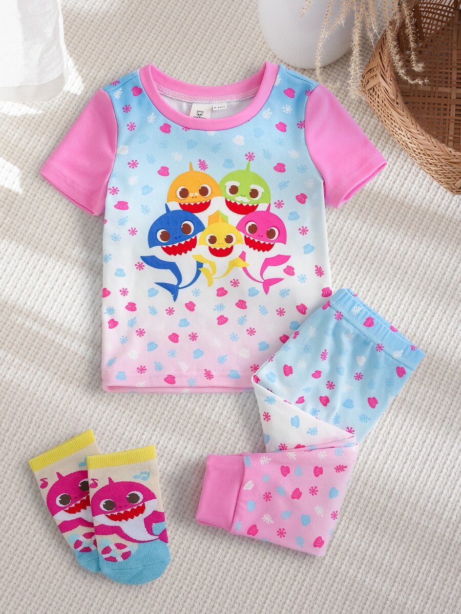 BABY SHARK X SHEIN طقم ملابس منزلية للبنات الرضع بطبعة كرتونية، توب بأكمام قصيرة وبنطلون طويل - متعدد الألوان - مشاهدة 1