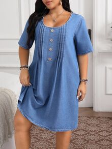 SHEIN CURVE+ Gaun Denim Kasual Wanita Ukuran Besar dengan Leher Bulat, Lengan Pendek, dan Kancing Setengah Plaket - Biru - View 3