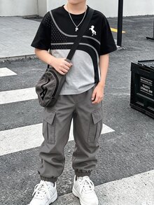 SHEIN 2件組青少年男孩條紋與波點馬標誌印花黑灰拼色百搭時尚舒適圓領短袖T恤與灰色慢跑工裝褲套裝，適合四季穿著 - 彩色 - 查看 1