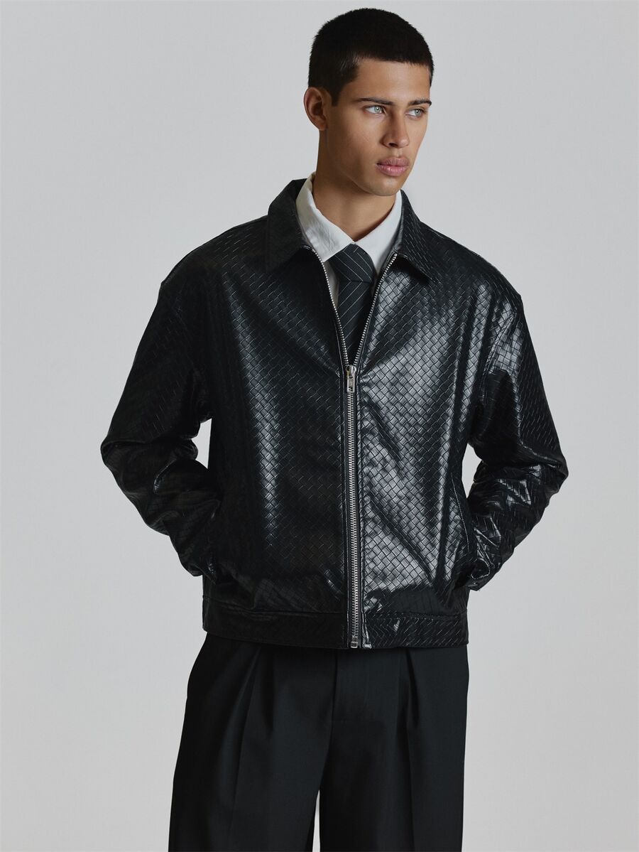 Musero Chaqueta Trucker Oversize con Hombros Caídos en P.U con Apertura de Cremallera Esenciales de Otoño e Invierno - Negro - Ver 1