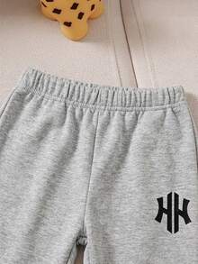 2件組男嬰運動休閒套裝，黑色灰色紮染漸層Logo羅紋長袖圓領衛衣褲，街頭風戶外秋季K-Pop運動穿搭 - 灰色 - 查看 7