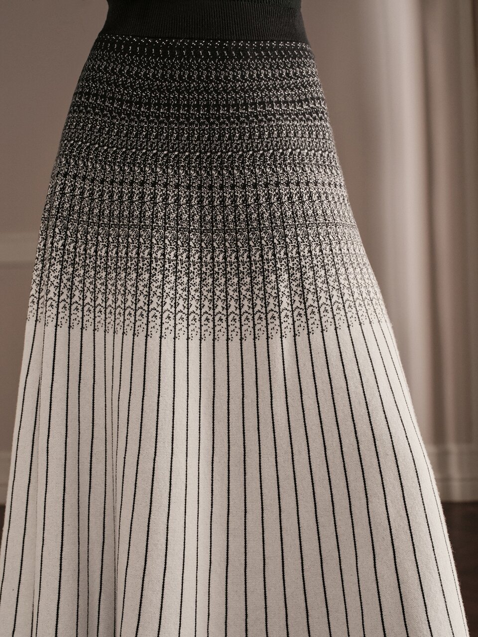 Autumn/Winter Elegant Commute High Waist A-Line Full Skirt Black And White Gradient Striped Knit Midi Sweater Skirt For Women, Suitable For Commute And Daily Wear