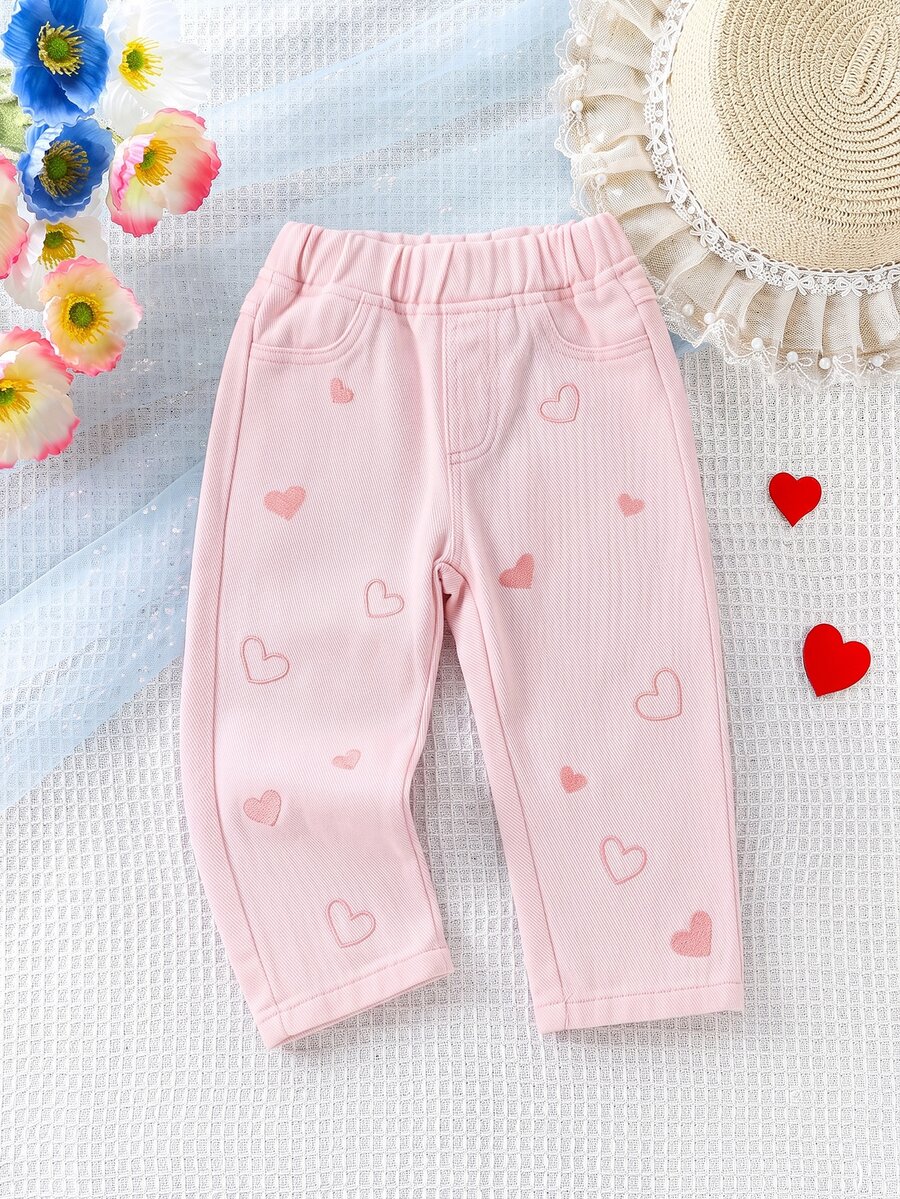 SHEIN Vintaside Kids 女嬰牛仔褲,可愛俏皮風格,四季新品,復古粉色牛仔布,彈性腰頭設計,粉色愛心刺繡搭配雪洗效果,錐形褲管版型,時尚百搭,適合度假、外出及其他場合,四季新品女嬰牛仔褲 - 粉色 - 查看 1