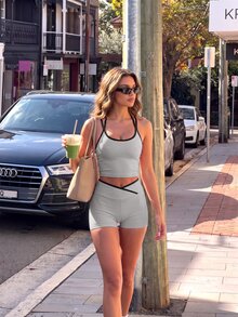 SHEIN Sports 女款接縫運動背心與短褲套裝/對比包邊/時尚性感/舒適/百搭/健身運動 - 淺灰色 - 查看 6
