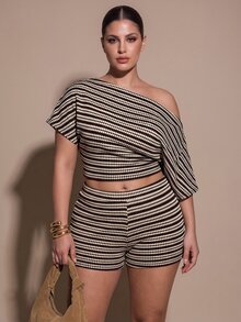 SHEIN BAE CURVE 大尺碼女款條紋單肩T恤與短褲休閒兩件套，棕色條紋露肩上衣與短褲套裝，適合外出度假 - 彩色 - 查看 10