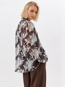 KÆRIA Hus Bow Tie Neck Balloon Sleeve Blouse Shadow Floral Print - Elegant, Luxury, Vacation - Multicolor - View 2