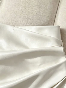 SHEIN Franclia 時尚新款亮面不對稱高腰修身緊身抓皺裙，女款，春夏秋冬，Y2K，休閒，度假，外出，返校，海灘，商務，百搭，性感，黑色裙 - 白色 - 查看 4