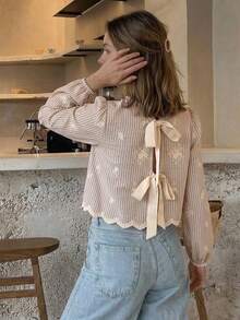 Serisse 女款法式刺繡圓弧下擺花瓣袖襯衫 - 卡其色 - 查看 3