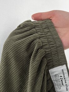 SHEIN EZwear 橄欖綠大尺碼女款秋冬校園日常室內工作穿搭卡其色燈芯絨布料附口袋與貼布設計高腰寬鬆寬腿長褲 - 橄欖綠 - 查看 3