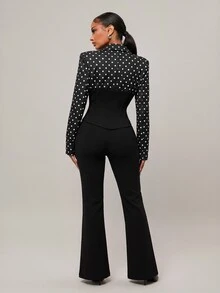 Radiana 女款性感優雅對比色套裝，收腰西裝外套 + 低腰V腰帶喇叭褲 2件套，時尚休閒商務女裝，通勤套裝，專業正裝，辦公室穿搭，適合日常外出、約會、聚會、正式場合 - 黑與白 - 查看 3