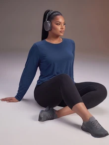 Powerista Kaos Lengan Panjang Kasual Wanita Ukuran Plus Warna Biru Tua Polos dengan Panel Jala di Belakang dan Leher Bulat, Atasan Olahraga Bernapas, Pakaian Aktif, Kain Bernapas, Musim Gugur - Navy Blue - View 1