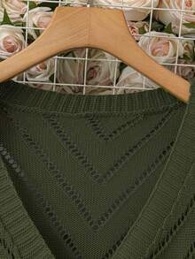 SHEIN LUNE كارديجان محبوك رقيق بأكمام طويلة وأزرار مفرغة، موضة عتيقة، مقاس كبير - أخضر عسكري - مشاهدة 4