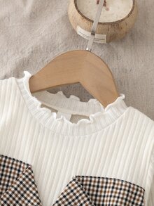 SHEIN Elladie kids 女童格紋 2 件套，米色荷葉邊圓領長袖內搭上衣搭配棕色格紋領拼接設計；同材質格紋寬腿長褲。適合日常上學、開學季、姐妹聚會、派對活動、戶外拍照、拜訪親友、郊區出遊等場合 - 卡其色 - 查看 3